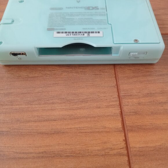 Nintendo DS Lite - Mint/Icy Blue - Picture 3 of 6